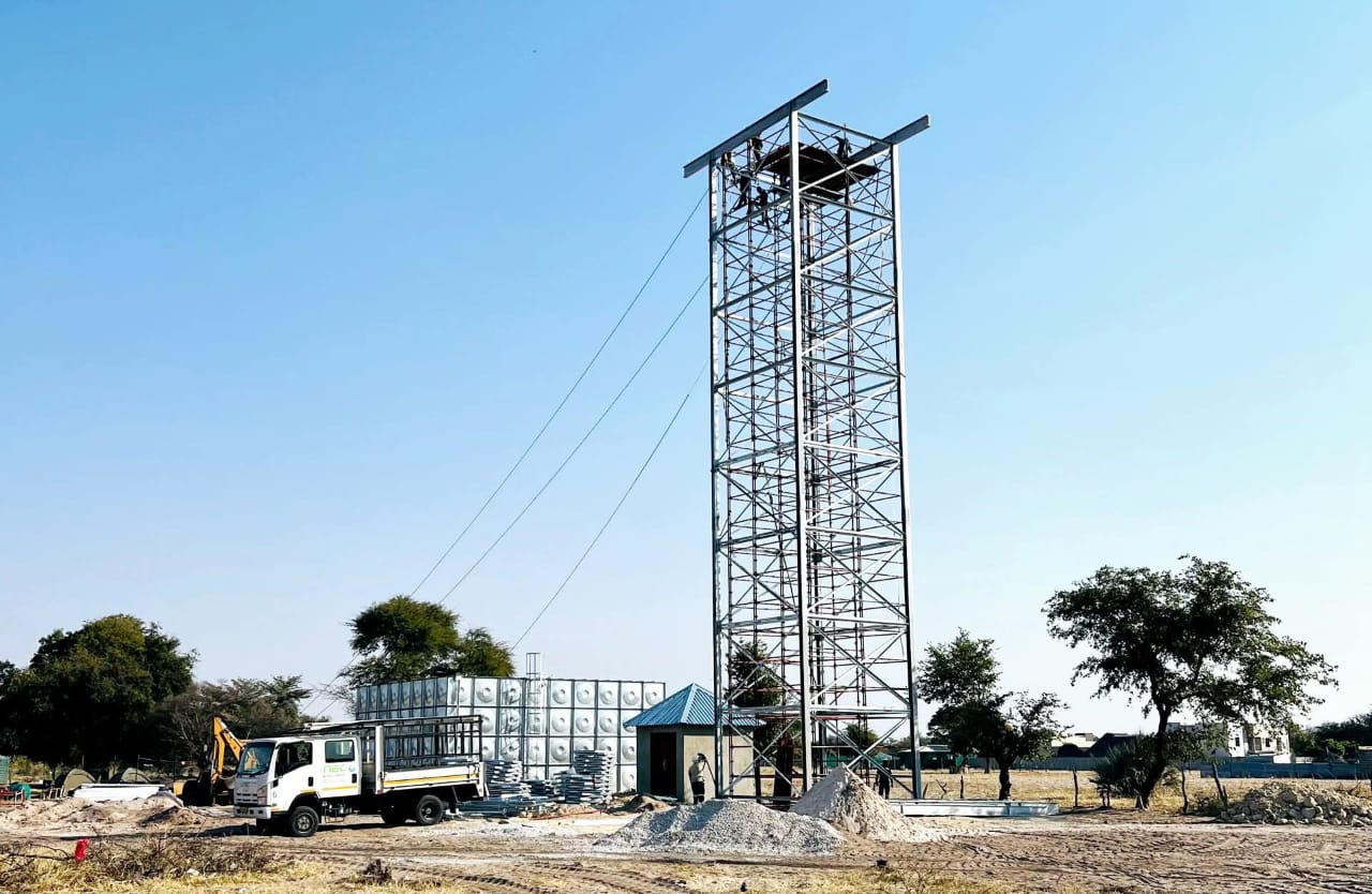 Water storage construction and tank installation